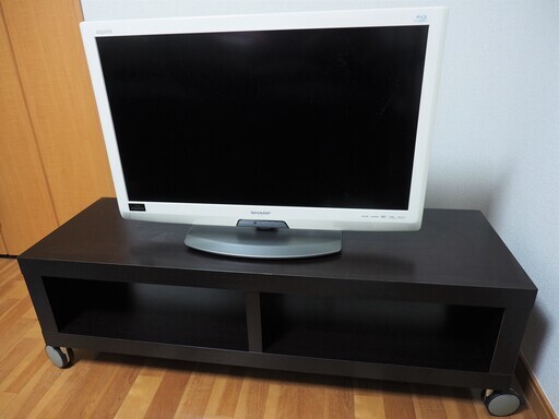 テレビ32型・テレビ台セット。リモコン・説明書付！
