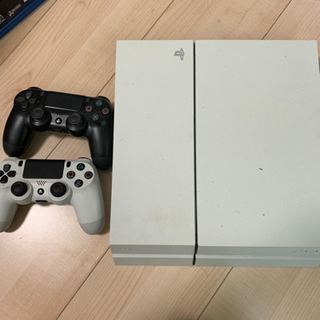 PS4 500ギガ 白 コントローラー2つの画像