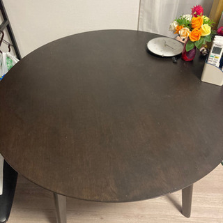 ダイニングテーブルの画像