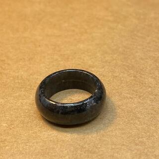 5000円引き くりぬき指輪 リング 本翡翠 ヒスイ 烏骨鶏色 ...