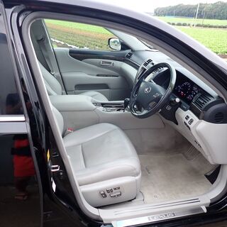 【Sold Out】LS460*S-Iパッケージ*車検付き(令和3年10月迄)*サンルーフ*本革シート*純正ナビ*バックモニターの画像