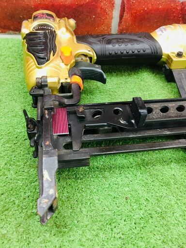 日立 N5004HMF 50㎜高圧タッカ【リライズ野田愛宕店】【店頭取引限定】【中古】管理番号：ITFGLM8E0XZK