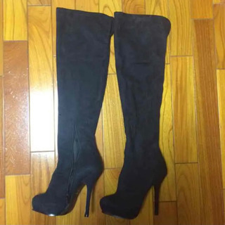 ニーハイブーツ