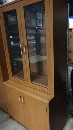 今だけチャンス！通常特価16,478円より3割引きの11,534円! 　オフィス家具 KOKUYO コクヨ 両開き書棚 幅約90 奥行き45 高さ180cm 飾り棚 収納 役員室 社長室 応接室 食器棚