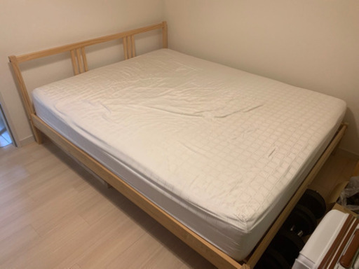 IKEA クイーンサイズベッド　ベッドフレーム付き