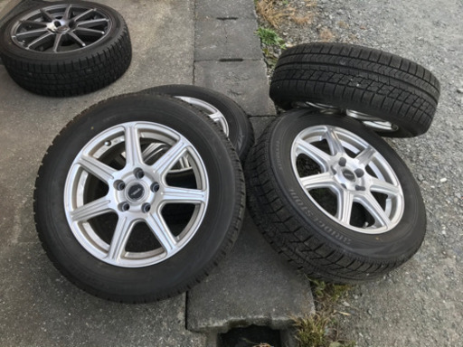 114.3 5穴　トヨタ　クラウン　ヴォクシーなどスタッドレス