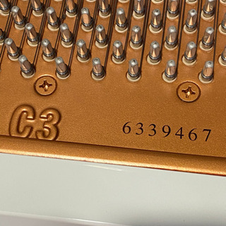 ヤマハC3の気品あるホワイトモデルグランドピアノの画像