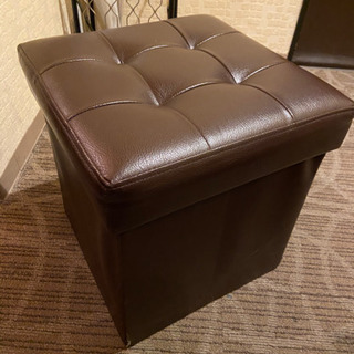荷物入れつき椅子