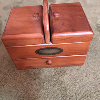 アンティーク小物入れの画像