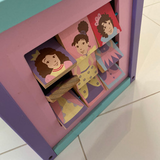 木のおもちゃ　女の子の画像