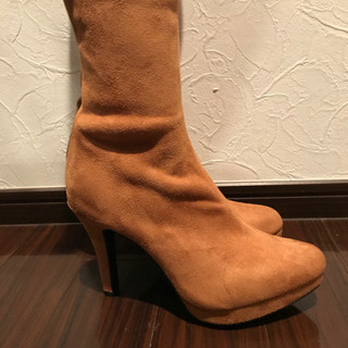 スエードロングブーツの画像