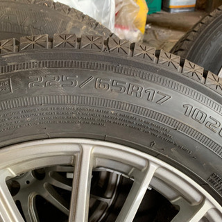 225/65R17 スタッドレスタイヤ　ホイール・ナット付の画像