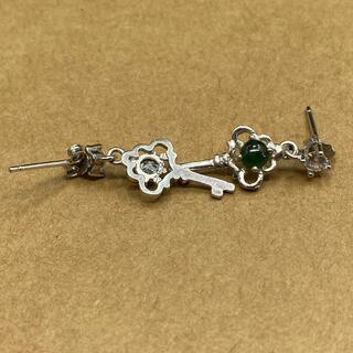 ピアス カギ 本翡翠 ヒスイ 高級緑色 艶美麗 誕生日プレゼント 鑑別書有の画像