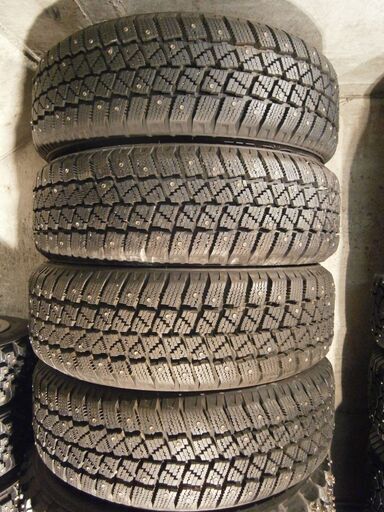 15インチ バリ溝カップピン スパイクタイヤ 195/65Ｒ15・4本セット