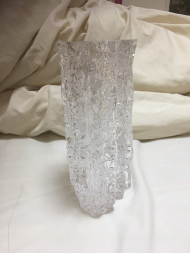 カガミクリスタル　花瓶　藍綬褒章