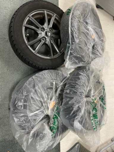 11/14確約済み】【冬も安心‼️】スタッドレスタイヤ 4結　ナット付き 155/65R14