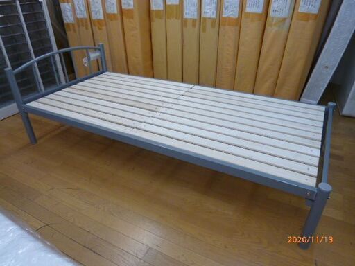 パイプすのこベッド（横97×縦213cm、すのこまでの高さ36cm）