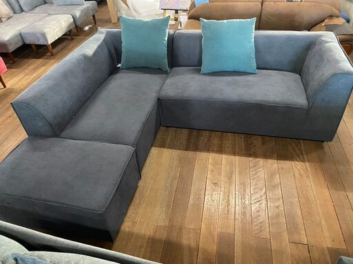 新作カウチソファー！新品44800円です！通常11万円の商品です！色違いもあります！一度見学に来て下さいませ！