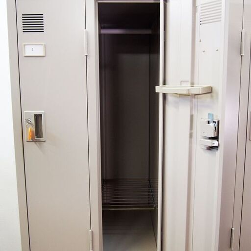 TOYO トーヨー 8人用ロッカー 全て鍵付き 幅900 奥行515 高さ1790mm ② (JA09)