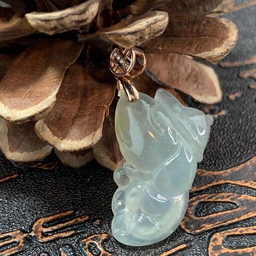 福袋 ペンダント ワンちゃん 犬 本翡翠 氷ヒスイ 誕生日プレゼント 戌年 鑑別書有