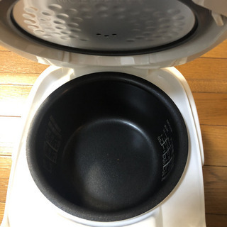 炊飯器　3合炊　ZOJIRUSHI NL-BB05-WMの画像