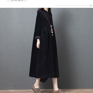 大きめ無地長袖厚手ワンピースゆったりロング丈大人のシンプルな長袖ワンピースふんわり柔らかな素材使用し、ゆったりとしたサイズ感でヒップ周りから膝下までしっかりカバーしてくれます。 大きめのデザインなので、妊婦さんにも使えることできるロング丈厚手ワンピースです。 _サイズ 着丈：108cm バスト：98cm 肩幅：39cm 袖長：57cm 袖口：23cm 裾：160cm  Ｌサイズ 着丈：109cm バスト：102cm 肩幅：40cm 袖長：57.5cm 袖口：24cm 裾：164cm  XLサイズ 着丈：1の画像