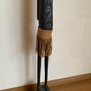 木彫り人形の置物の画像