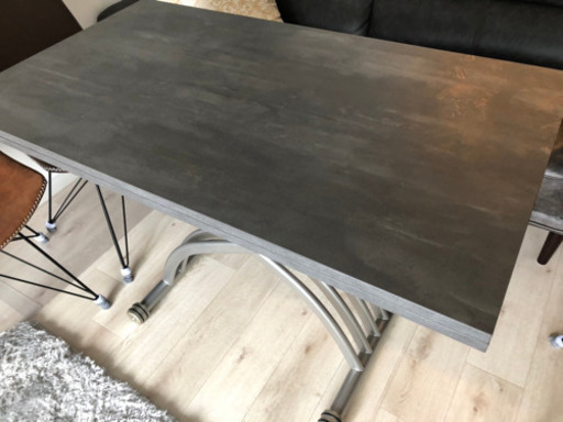 サリスカンディ　ガス圧昇降式リビングテーブル　使用一年程度