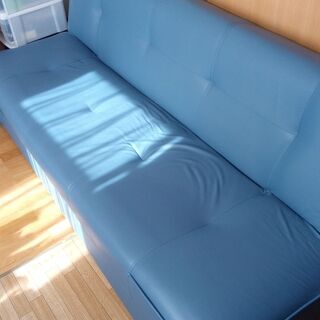 ブルーのソファーベッド差し上げますの画像