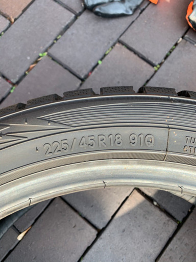 スタッドレスタイヤ(タイヤのみ) 225/45 R18