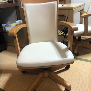 ニトリ　コタツテーブル、イス2脚セットの画像