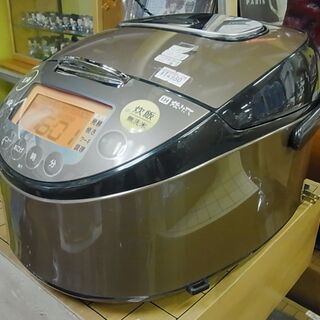 店頭にて表示価格16,478円から2割引の13,182円で販売中！！　タイガー TIGER　5.5合炊き　剛火IH　炊飯器　2018年製　土鍋コーティング　銅入3層遠赤釜