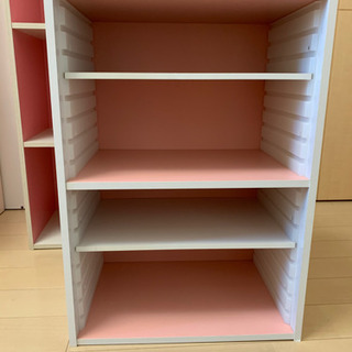 『ピンクと白のカラーボックス・小（可動棚付き）』
