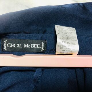 セシルマクビー ロールアップシャツブラウスCECIL McBEE 紺ネイビーの画像