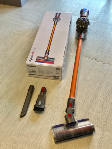 受け渡し予定者あり★ダイソン v8 fluffy ★ Dyson 中古