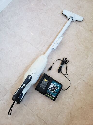マキタ 充電式クリーナー　CL182FD　掃除機