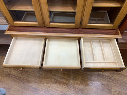 【価格見直し】karimoku　3枚扉食器棚 ブラウン　【トレファク所沢店】