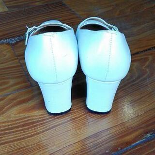 ★完売★値下げ★☆USED☆　ホワイト×ベルト・本革ハイヒールの画像