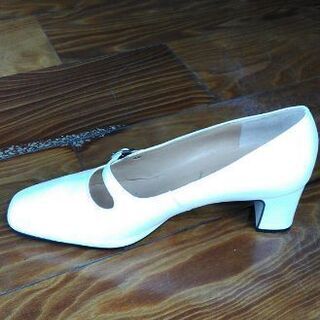 ★完売★値下げ★☆USED☆　ホワイト×ベルト・本革ハイヒールの画像