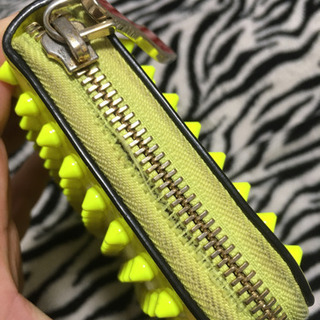 ルブタン　ネオンイエローの画像