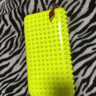 ルブタン　ネオンイエローの画像