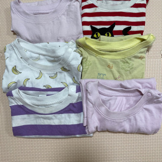 ユニクロ　90のTシャツお譲りします。
