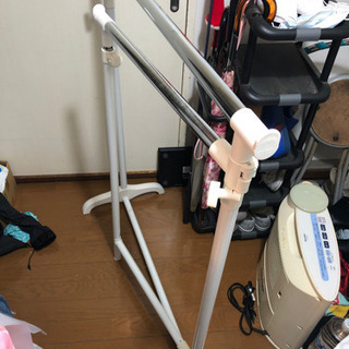 ハンガーラックの画像