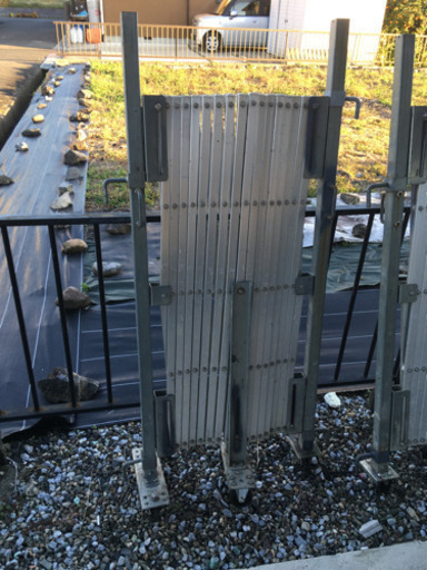 仮設材　伸縮ゲート