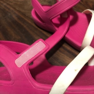 女の子用　crocs  クロックスサンダル　19cm相当