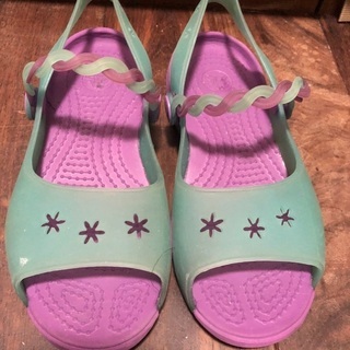女の子用　crocs  クロックスサンダル　18.5cm相当