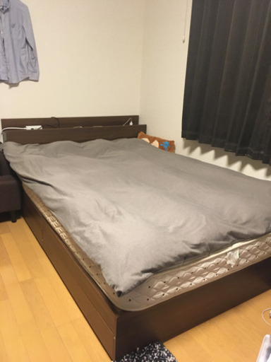 ダブルベッド　