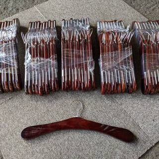  !!純!! 5本セット　純木製ハンガー（滑り止め付きです）センスいいです 　 アパレル  の画像