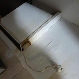 コンセント付き　食器棚の画像
