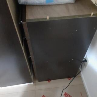 コンセント付き　食器棚の画像